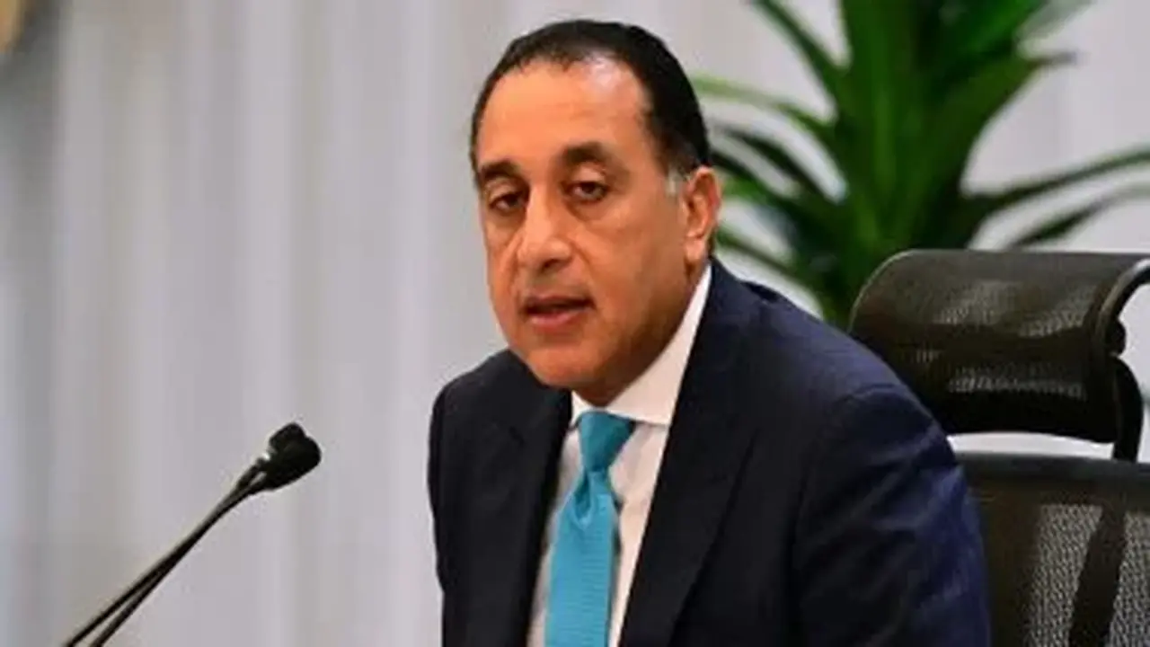 رئيس الوزراء يترأس اجتماع الحكومة الأسبوعي ويكشف تفاصيل السياسات الجديدة في مؤتمر صحفي